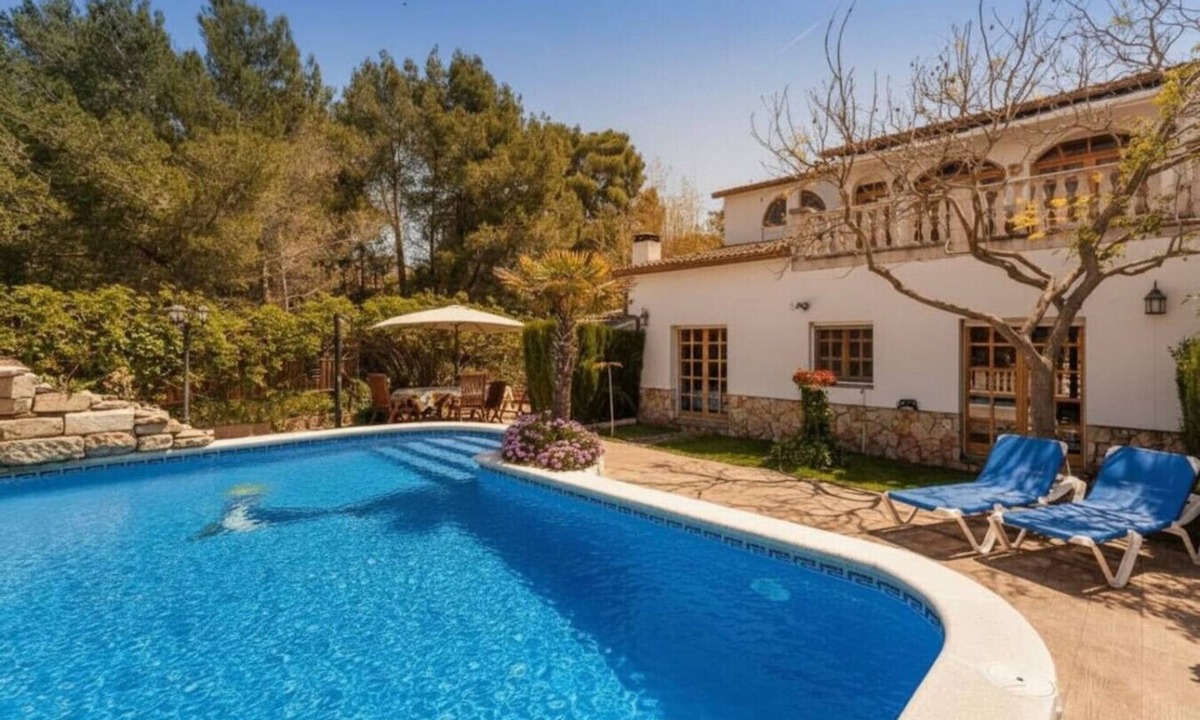 Castellet i la Gornal House | Villa Gessamí: Piscina Climatizada & Zona infantil