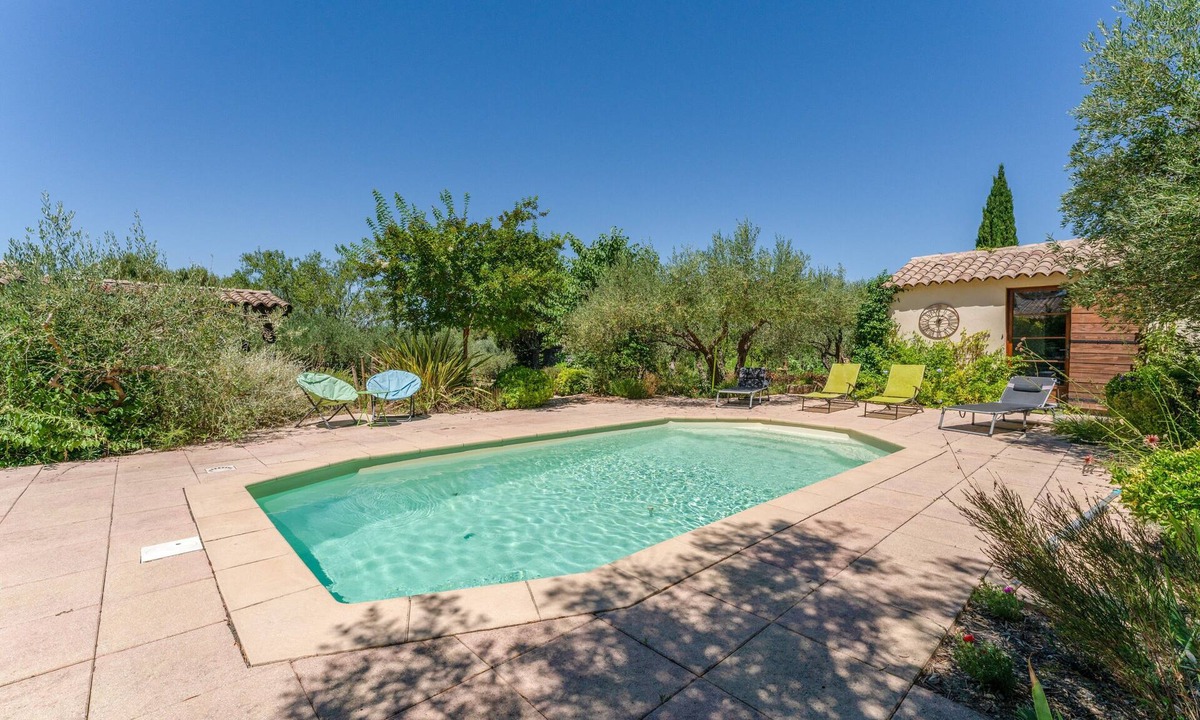 Sommieres Villa | Villa 'Gite De Camp Chéri' with Shared Pool, Wi-Fi and Air Conditioning