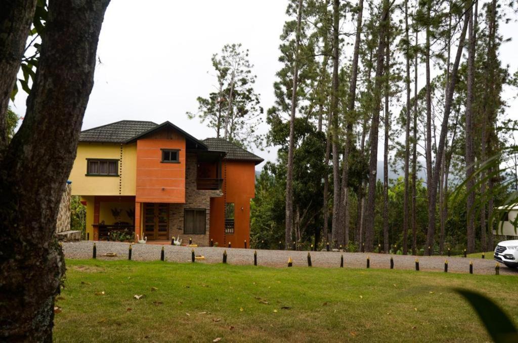 Urbanizacion Raul Ruiz Villa | Villa Golf