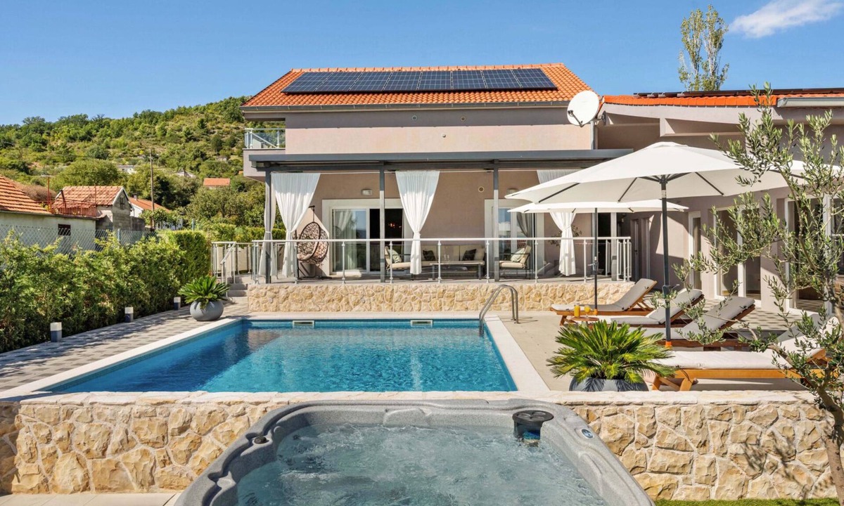 Drnis Villa | Villa Grazia by Villas Guide