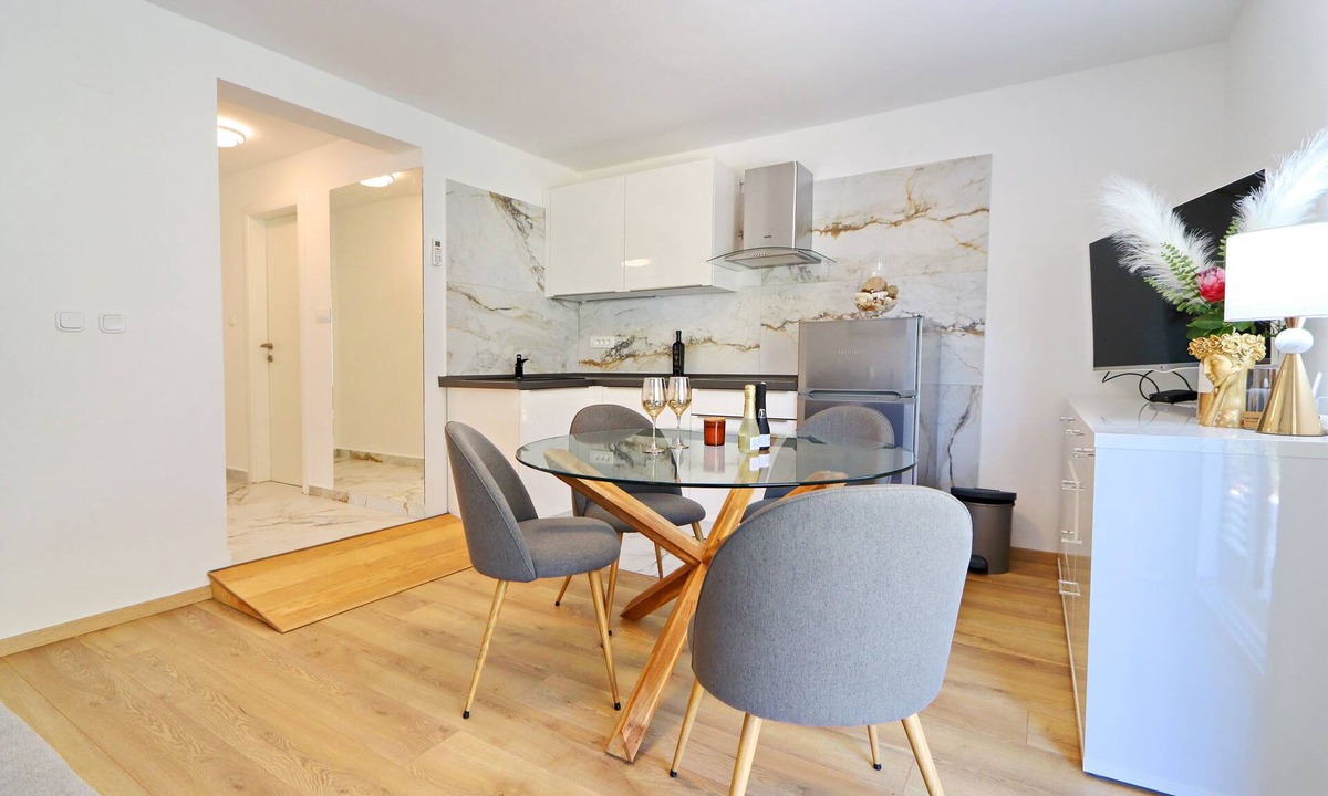 Potirna Apartment | Villa Green Bay Apartments #4