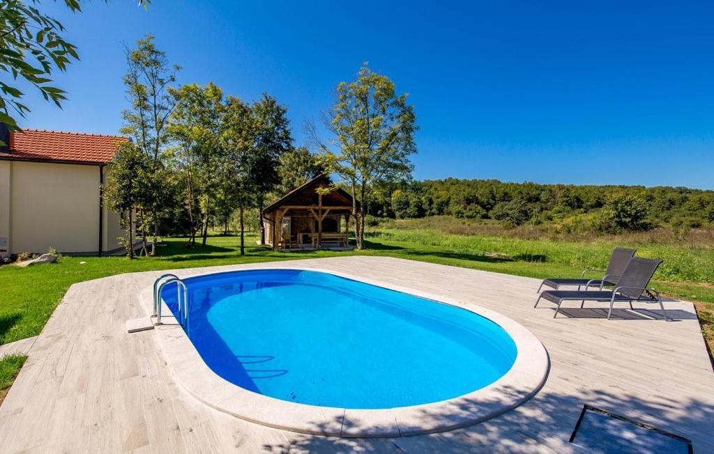 Plaski House | Villa Green house - shared pool & BBQ