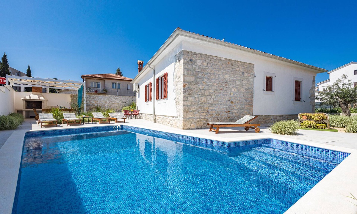 Gregovica House | Villa grotta istriana mit neu pool near center and Arena in Pula