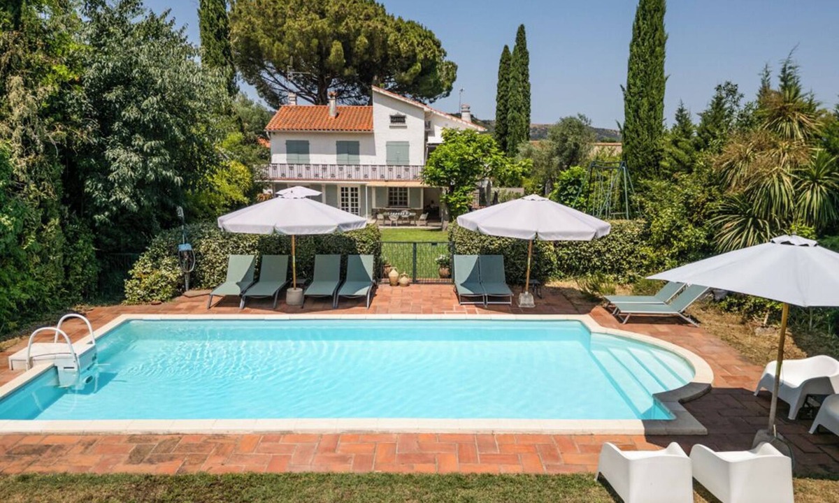 Ceret House | villa ground floor completely renovated swimming pool large garden-Céret