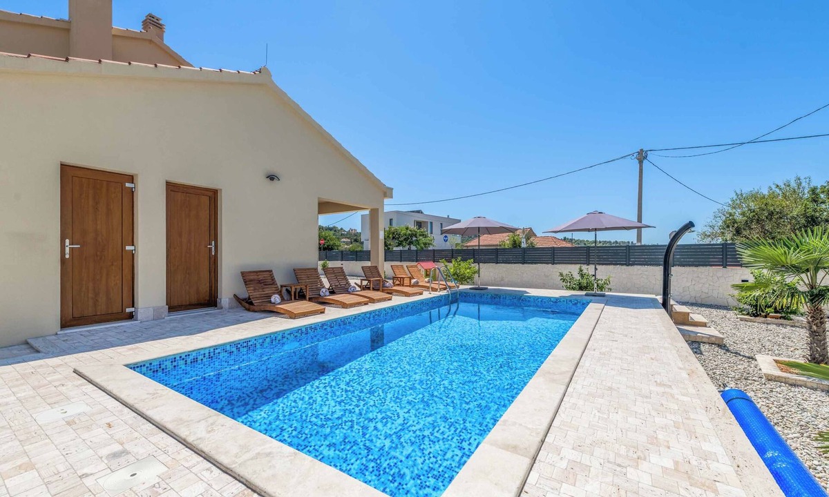 Businci Villa | Villa Half Moon - Three Bedroom Villa, Sleeps 6