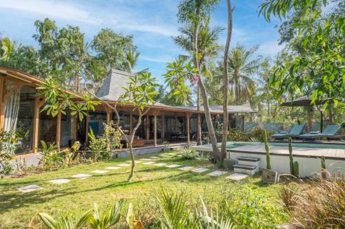 Gili Trawangan House | Villa Harimau-Original Joglo style 3B with pool
