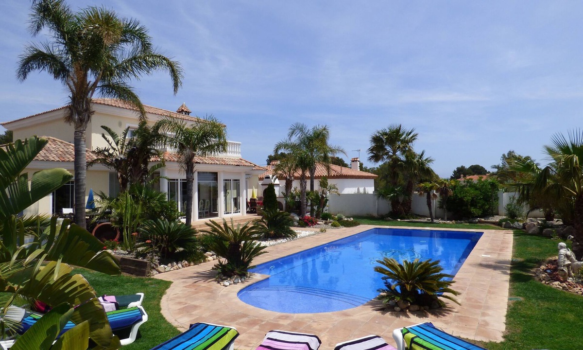 Les Planes del Rei Villa | VILLA HARLEY FOR 14 PERSONS WITH LARGE POOL