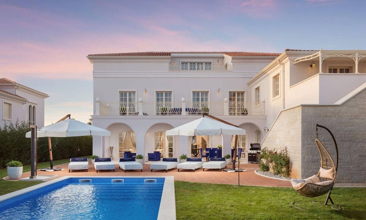 Vabriga Villa | Villa Hermitage – The Grand Retreat Elegant villa for up to 12 guests with private pool, situated 2 km from the sea.