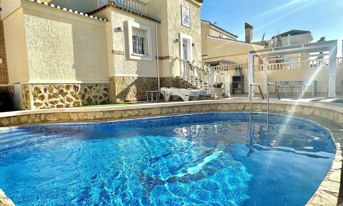Puerto Marino Villa | Villa Holiday GA Centre Private Heated Pool