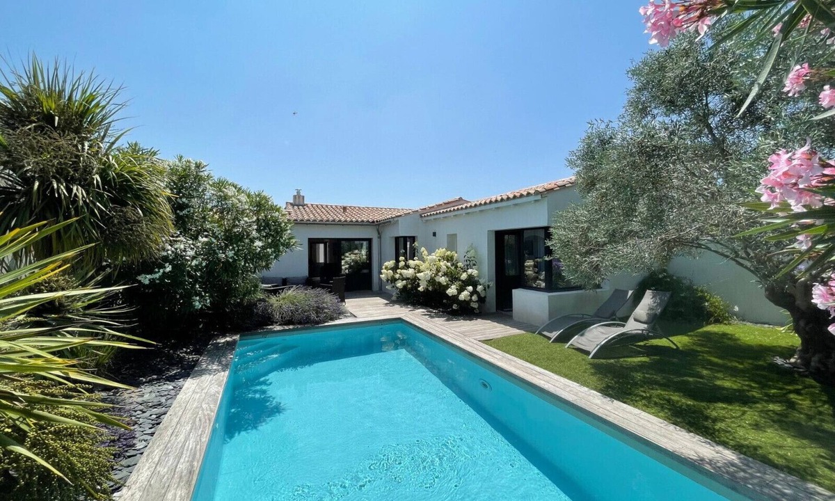 Rivedoux-Plage Villa | Villa Hollyhocks -Charming Villa