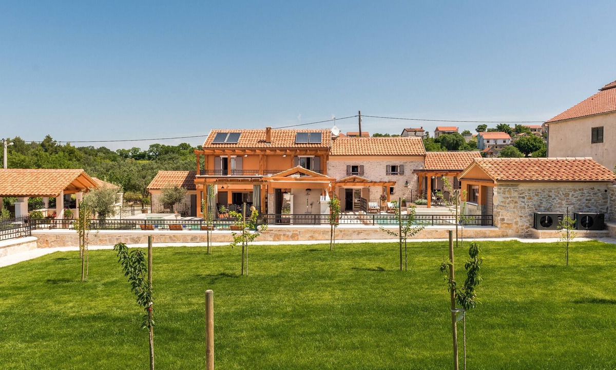 Bicine Villa | Villa Ij Dvori nearby Sibenik – Crovillas GmbH
