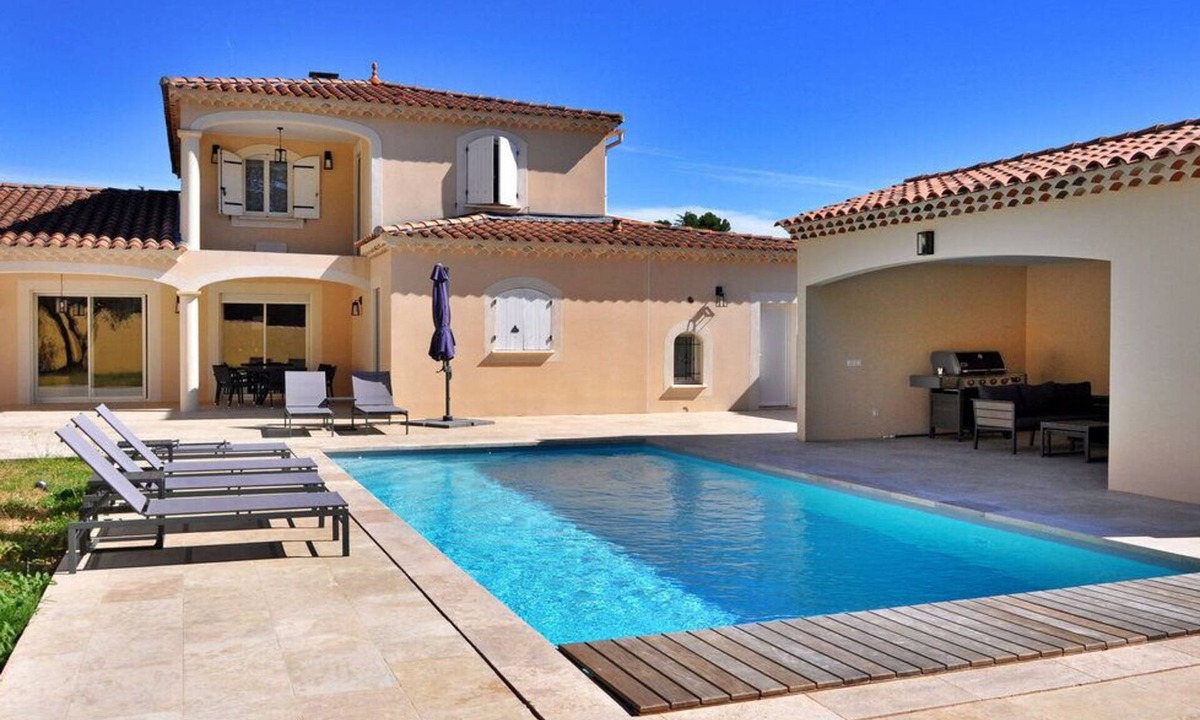 Chateauneuf-de-Gadagne Villa | Villa in Provence, 10min from Avignon