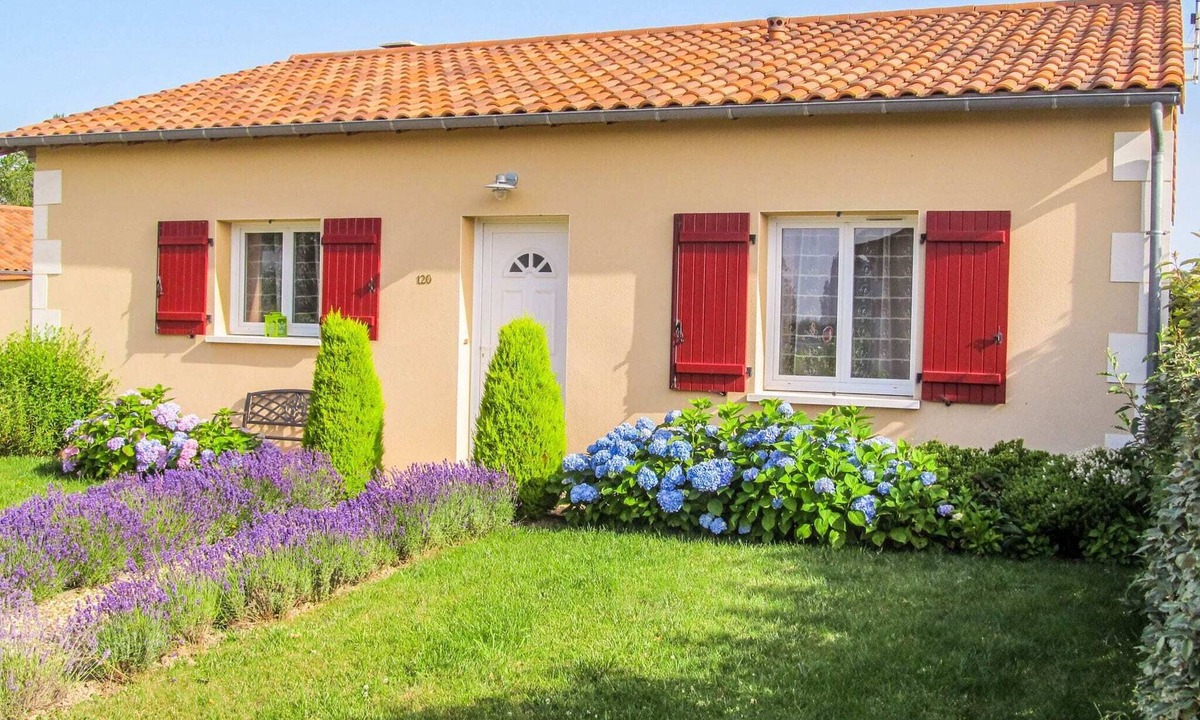 Menigoute Villa | Villa in Les Forges with Golf Access