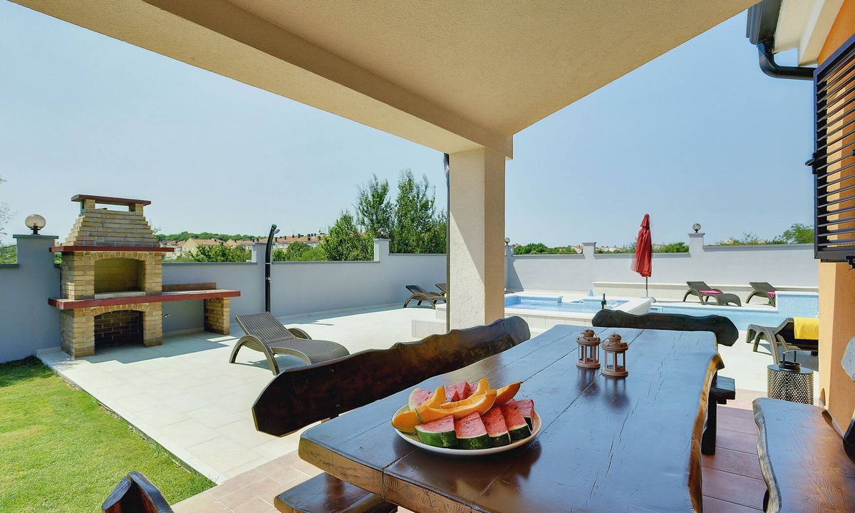 Valdebek Villa | Villa in Pula with sea beach