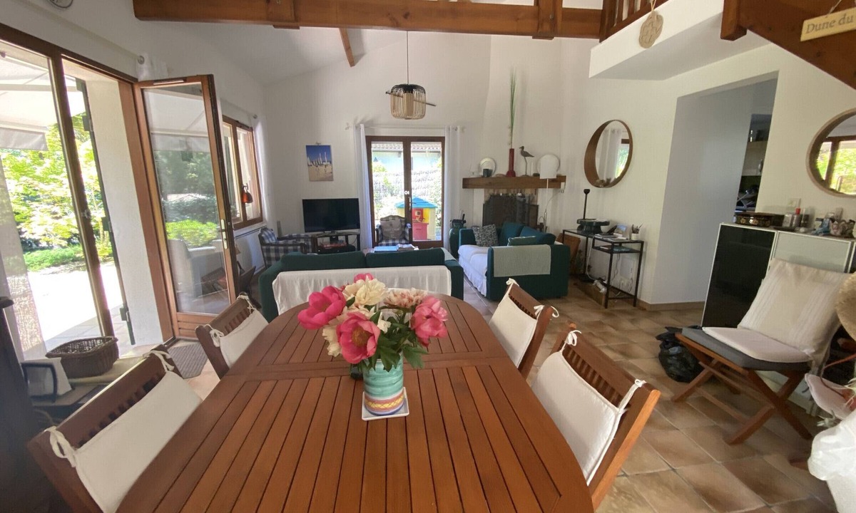 La Teste-de-Buch Villa | Villa in Pyla, Near Beach, Sleeps 7