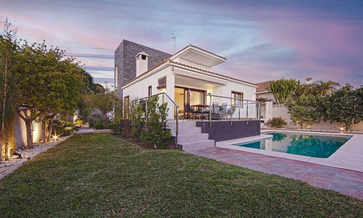 Urbanizacion Costabella Villa | Villa in Spain near Beach & Private Pool