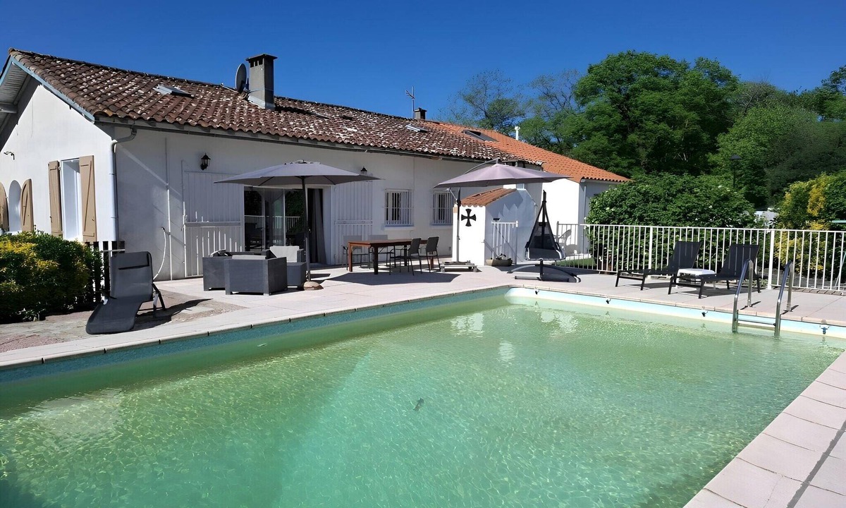 Saint-Denis House | Villa in St Denis with Pool & Pyrenees View