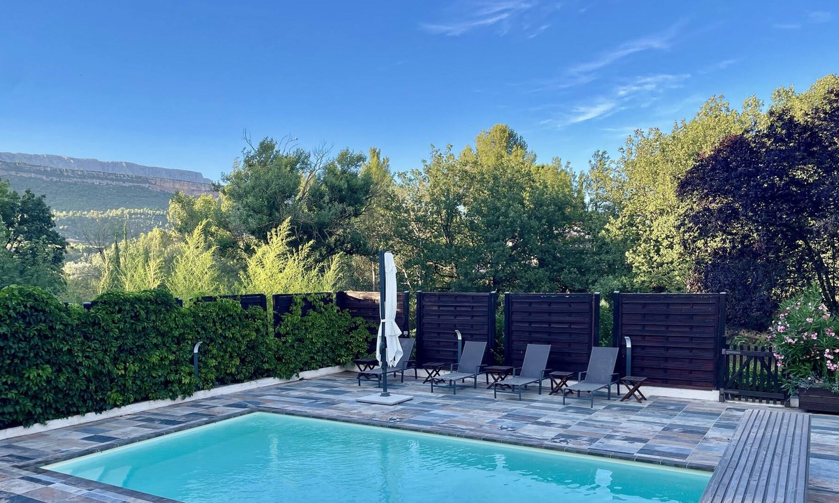 Chateauneuf-le-Rouge Villa | Villa IN THE Countryside Aixoise