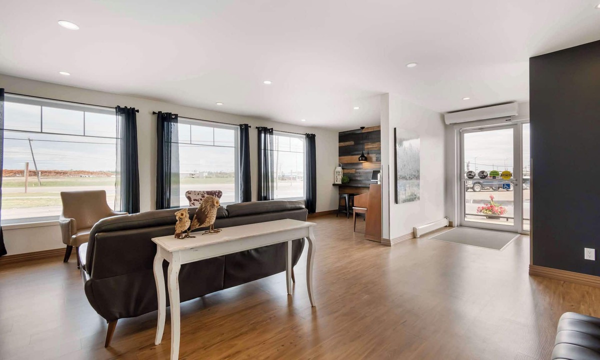Hearst Hotel | Villa Inn & Suites, SureStay Collection by Best Western