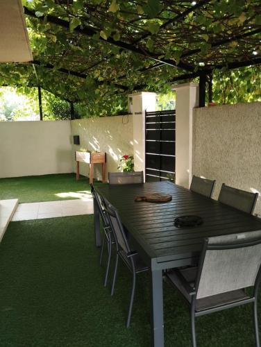 Bedarrides Apartment | Villa J et V