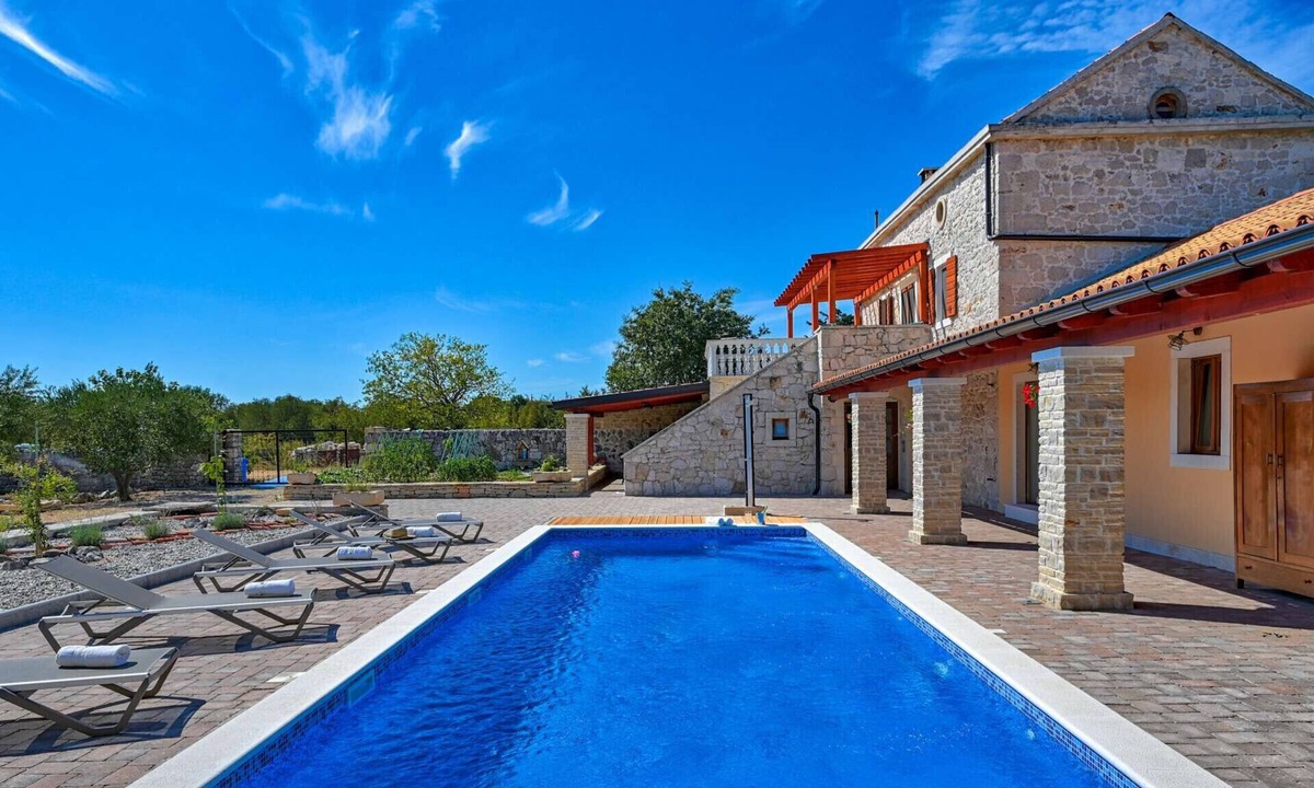 Biograd na Moru Villa | Villa Jacassa with heated swimming pool and jacuzzi