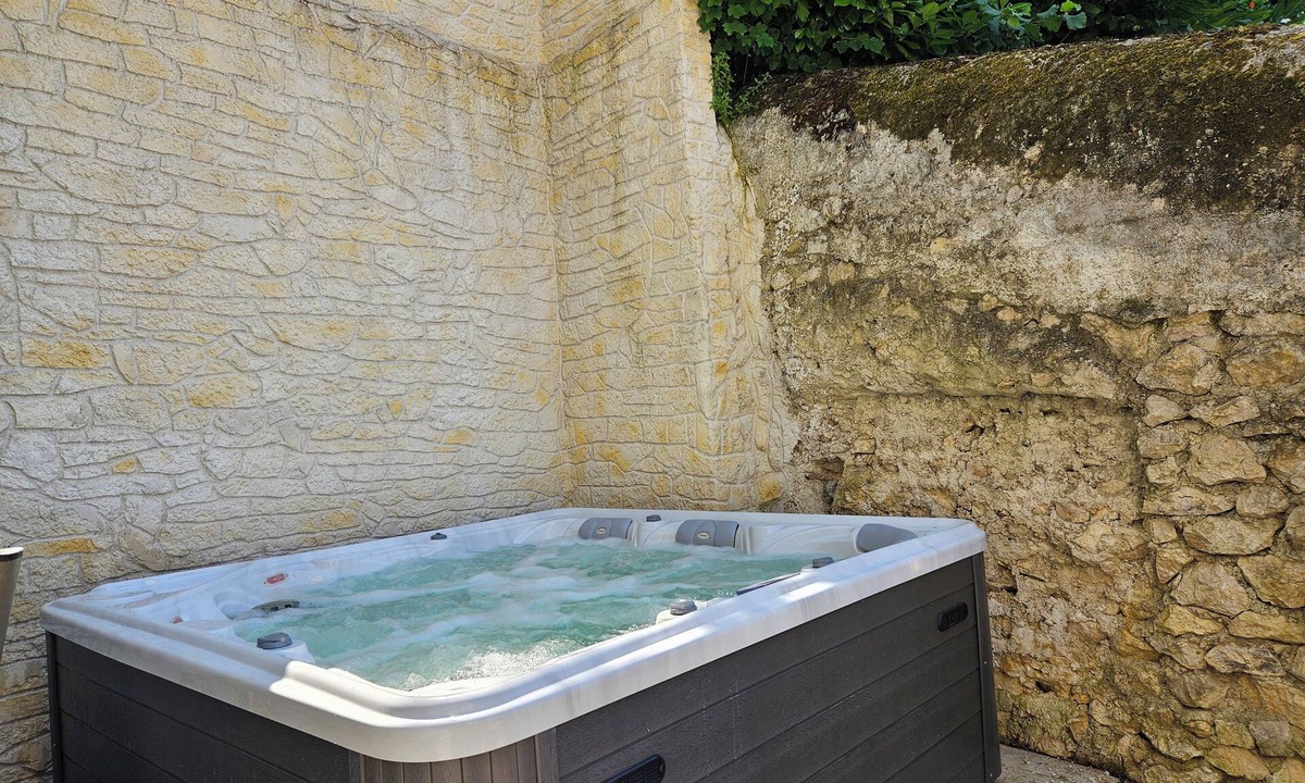 Tours House | Villa Jacuzzi au Coeur de Tours Loire Valley
