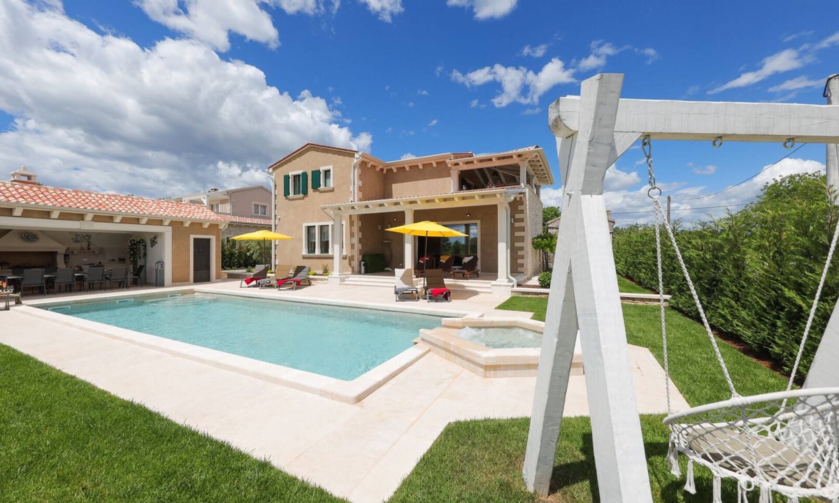 Kringa Villa | Villa Jakob by Villas Guide