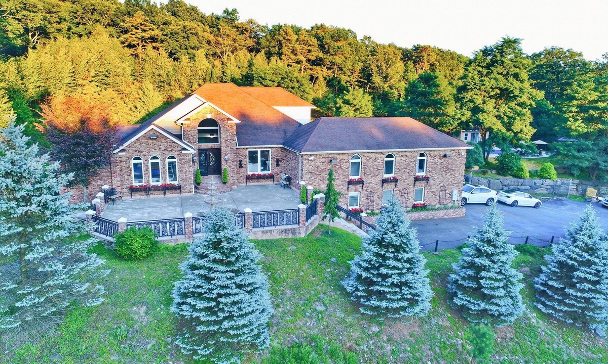 Bushkill Villa | Villa Jardin Fleuri