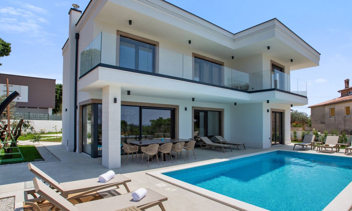 Galizana Villa | Villa Jasena by Villas Guide
