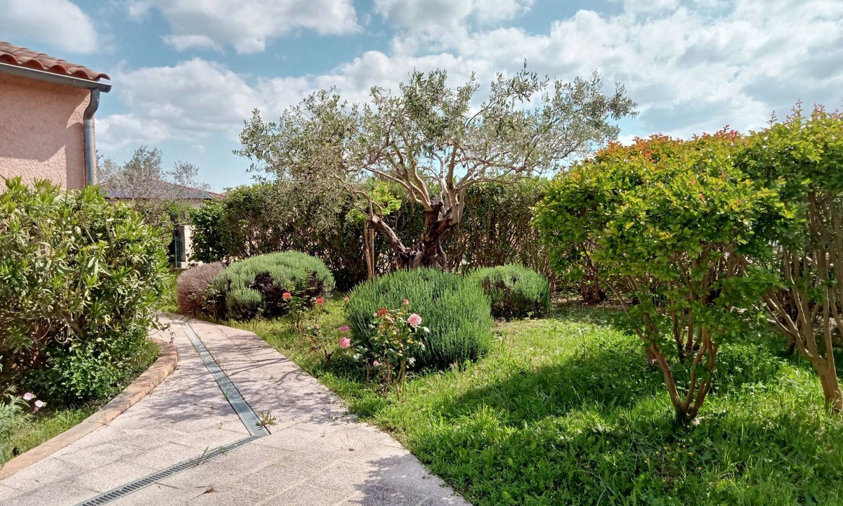 Collias Villa | Villa Jillo