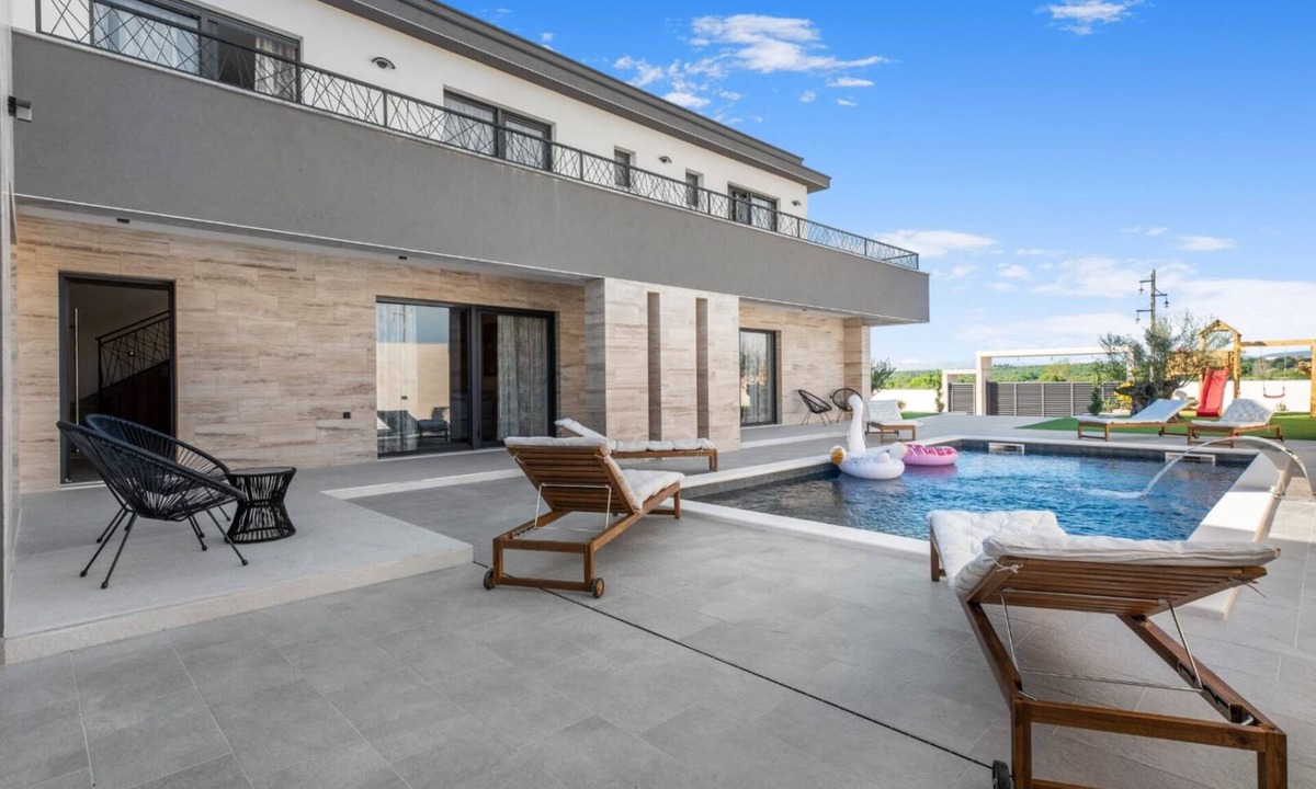 Benkovac Villa | Villa Jollie by Villas Guide
