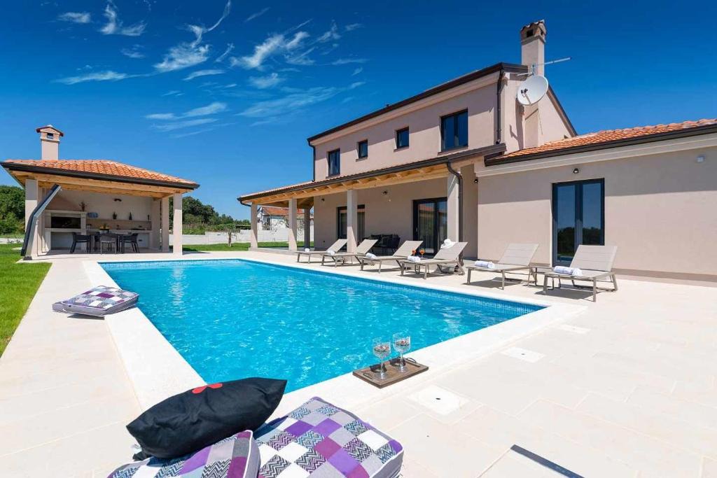Tinjan House | Villa Joze