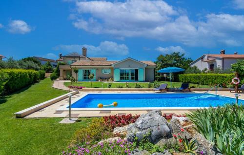 Tar Villa | Villa Judita for kids & families near Novigrad with large garden & only 2 km from the beach - for 10 people