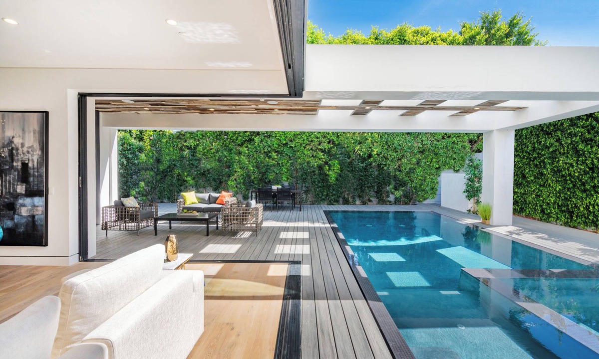 Beverly Hills Villa | Villa Jules By LuxJB 🏆 7 Beds 🏆Family Friendly - Heated Pool & Jacuzzi