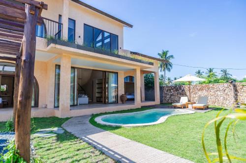 Selong Belanak Villa | Villa Kali Maa Stylish 3BR 5 Min Walk to Beach