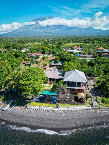 Sukadana Hotel | Villa Kampung Kecil Beach Front