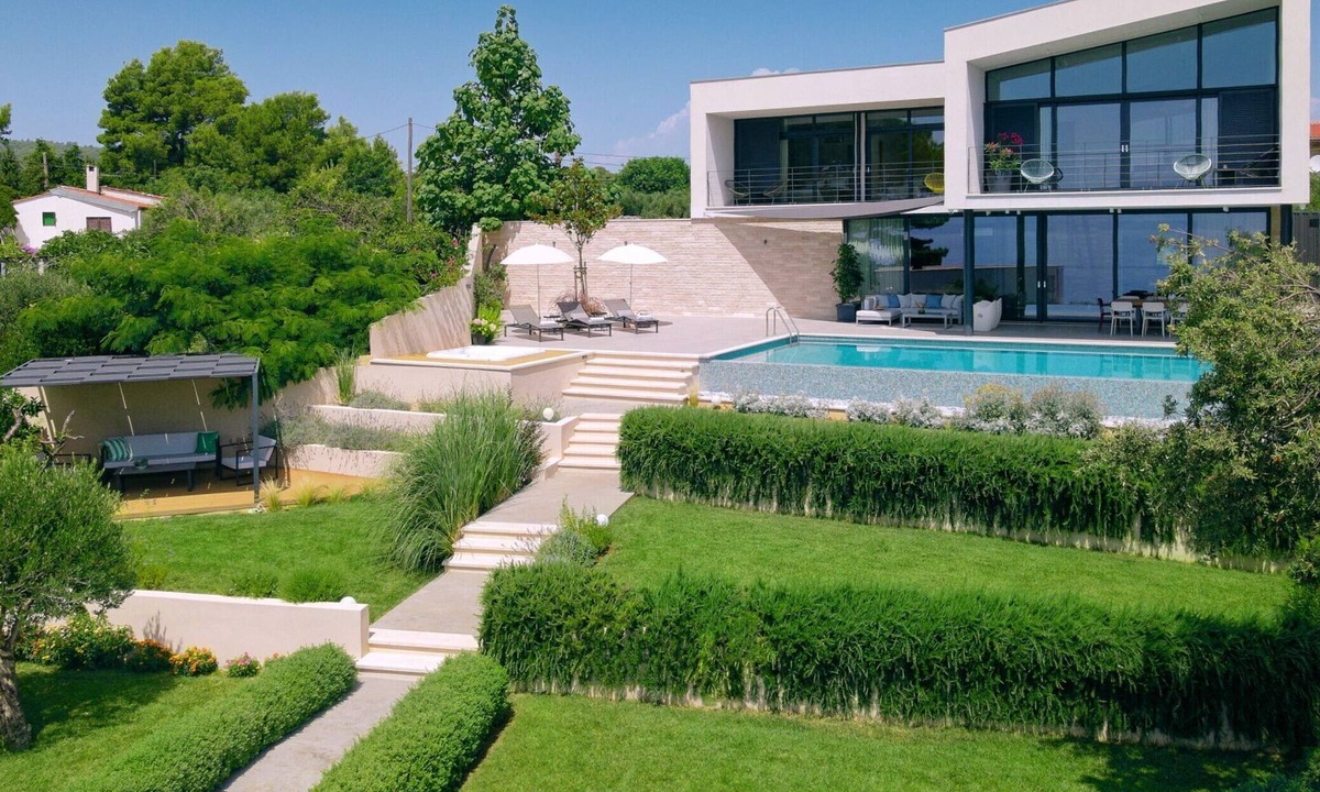 Sucuraj House | Villa Katina - Four bedroom Vila with pool and hot tub