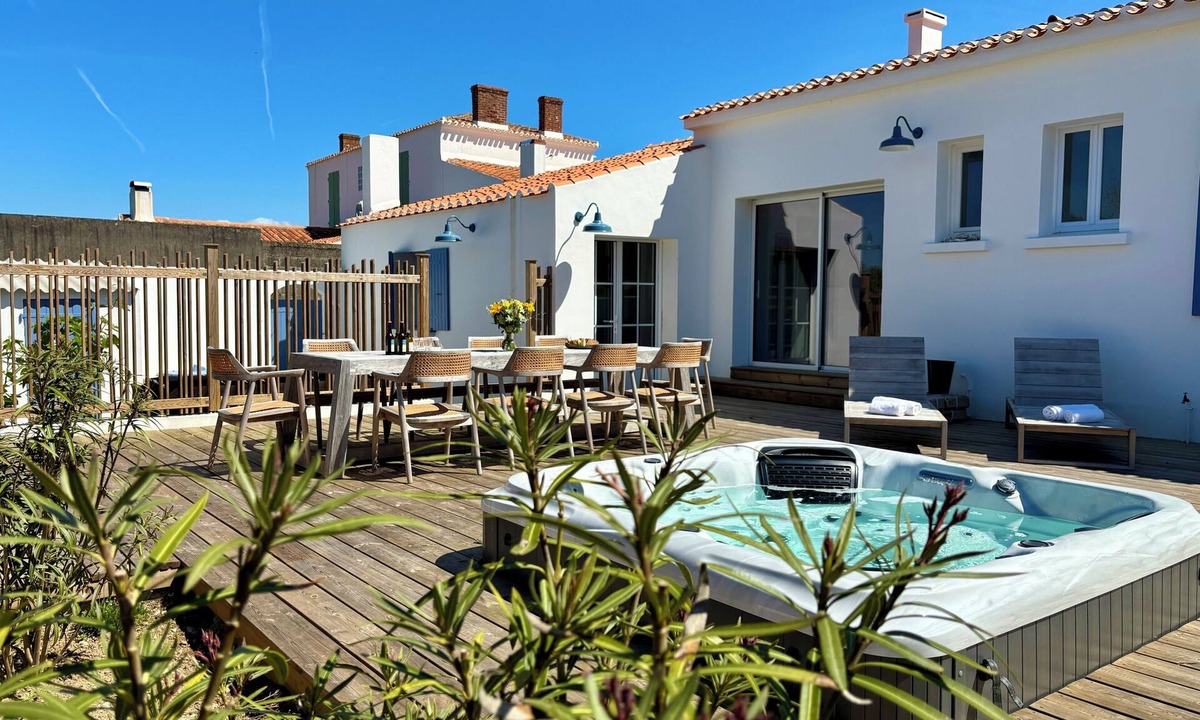 Ile d'Yeu Villa | Villa Ker Tesson: Spa, Charm, Sleeps 10, Port-Joinville (Île d'Yeu)
