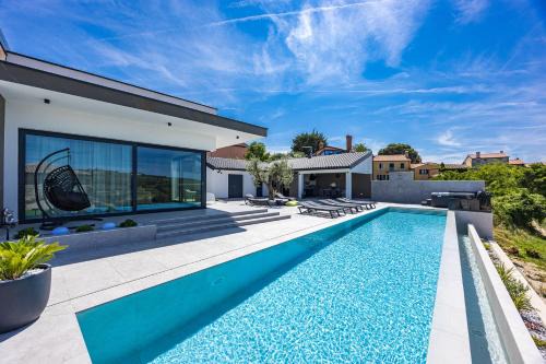 Momjan Villa | Villa Kim