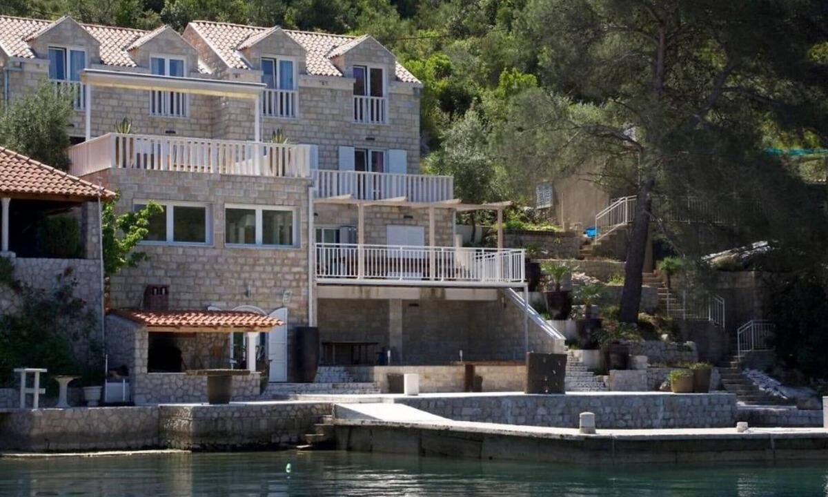 Broce House | Villa Kobas - Five Bedroom Holiday Home with Sea View