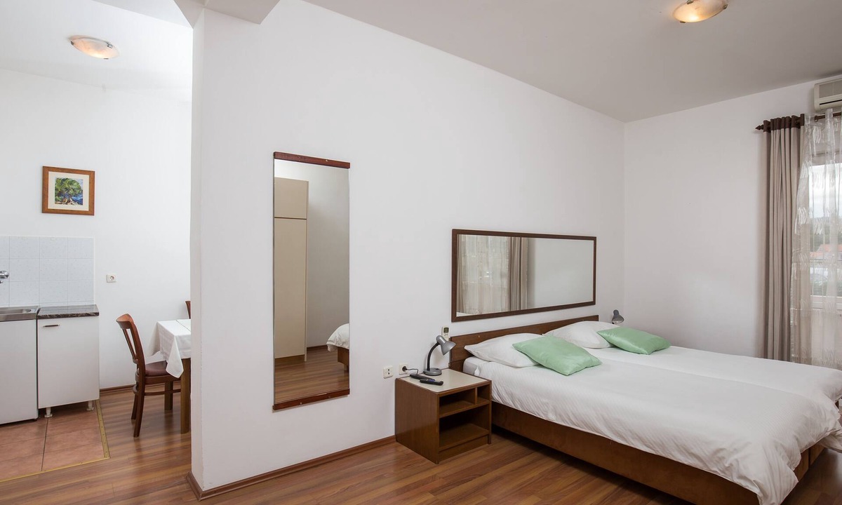 Rozat Apartment | Villa Konalić - Comfort Studio Apartment with Balcony and Sea View