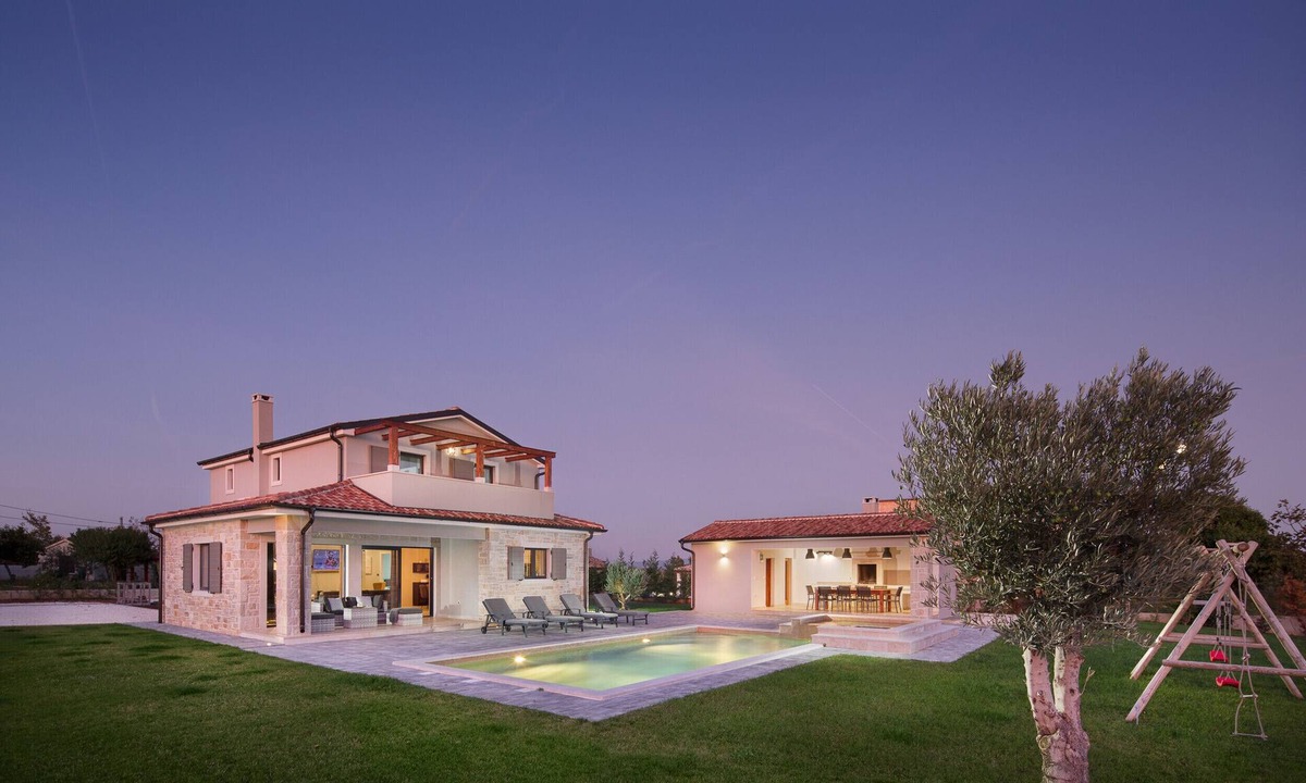 Divsici Villa | Villa Korat for 8 people near Pula with 49 m2 pool, sauna & children playground