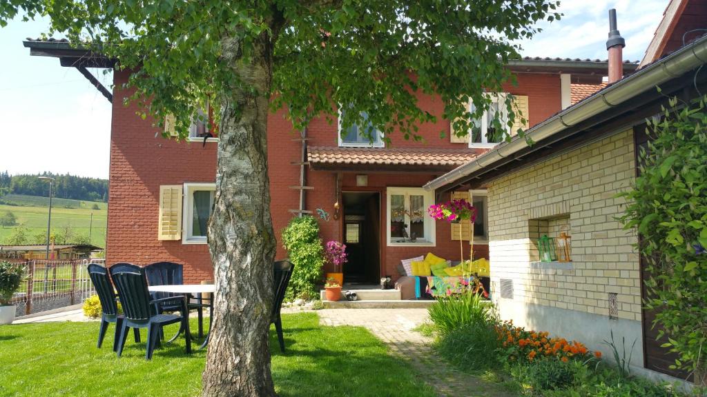 Grosswangen House | Villa Kunterbunt