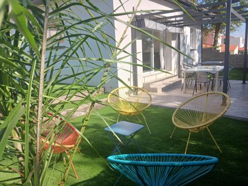 Thuir Villa | Villa L'Éden des Aspres 3 ch climatisée avec Jardin, Terrasse, Billard & Wifi