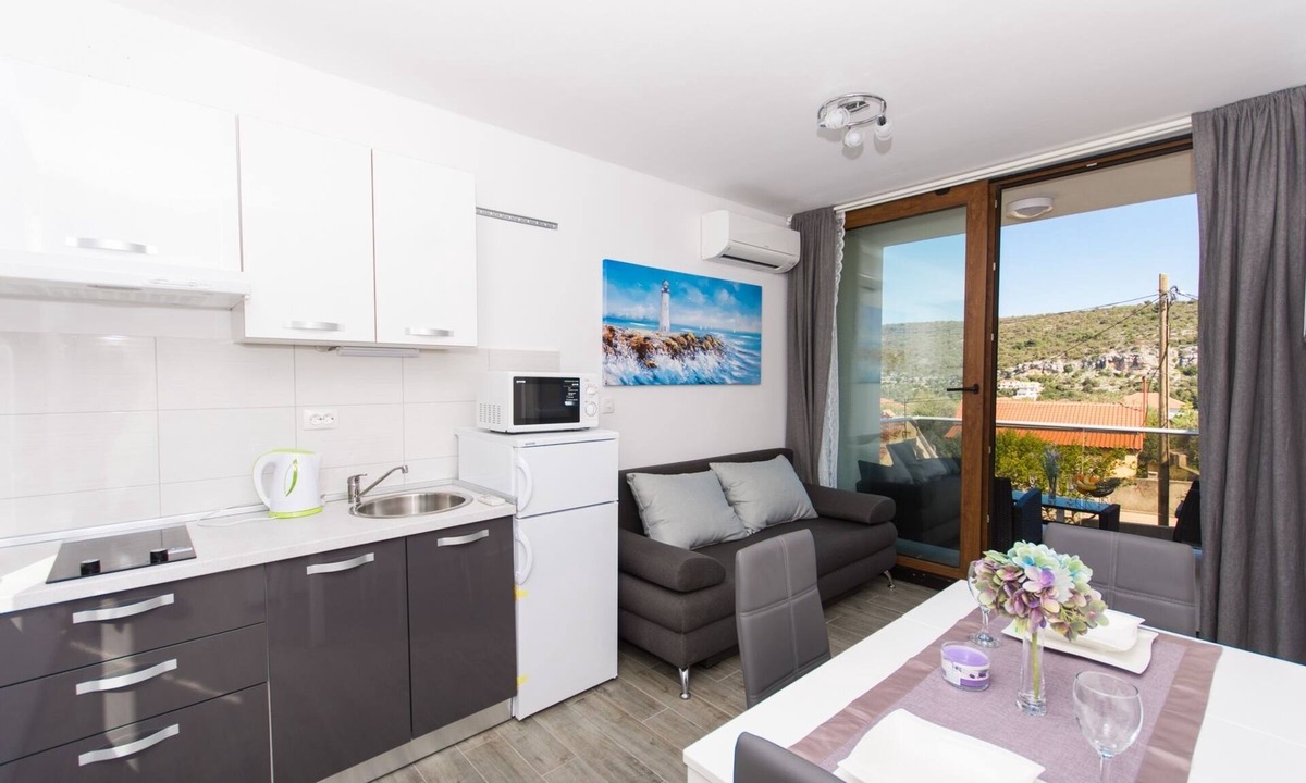 Veliki Drvenik Apartment | Villa LA - Comfort One-Bedroom Apartment with Terrace and Sea View