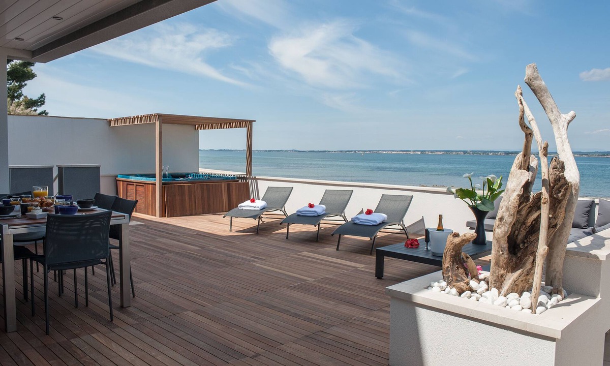 Sete Villa | Villa La Perle de Thau Direct beach access