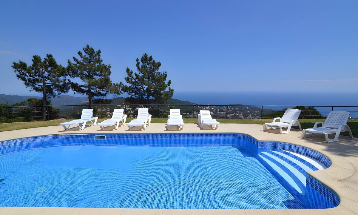 Lloret de Mar House | Villa 'La Venta' Spacious House with Sea Views, Private Heated Pool & Air Conditioning