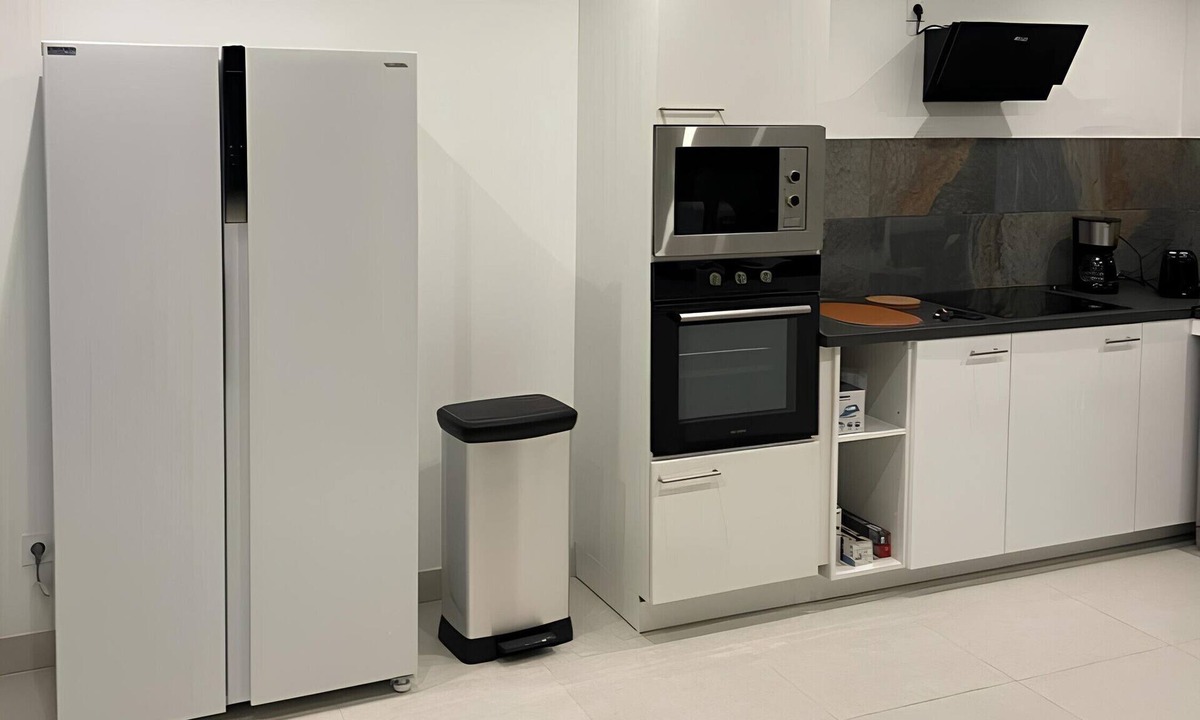 Lancrans Villa | Villa 'Lancrans' with Shared Terrace, Balcony and Wi-Fi