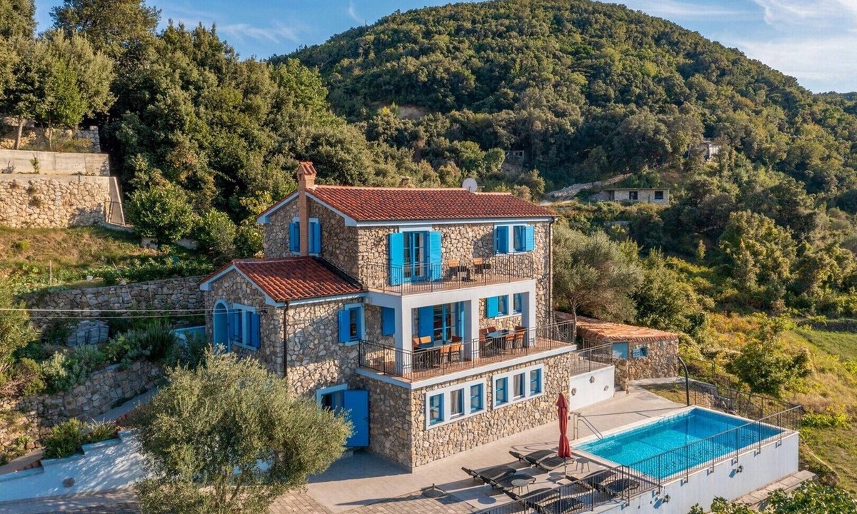 Supetarska Draga Villa | Villa Lapida with Pool and Sea View