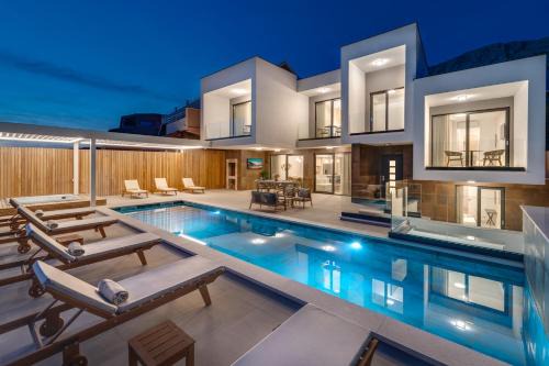 Duce Villa | Villa Largo
